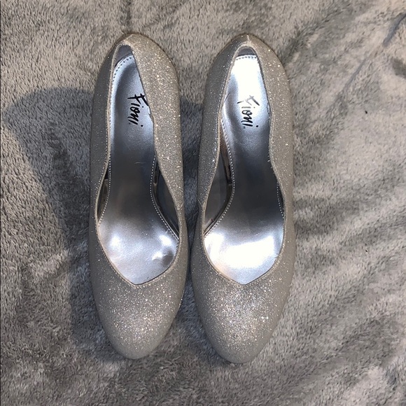 Sparkly grey heels - Picture 2 of 3